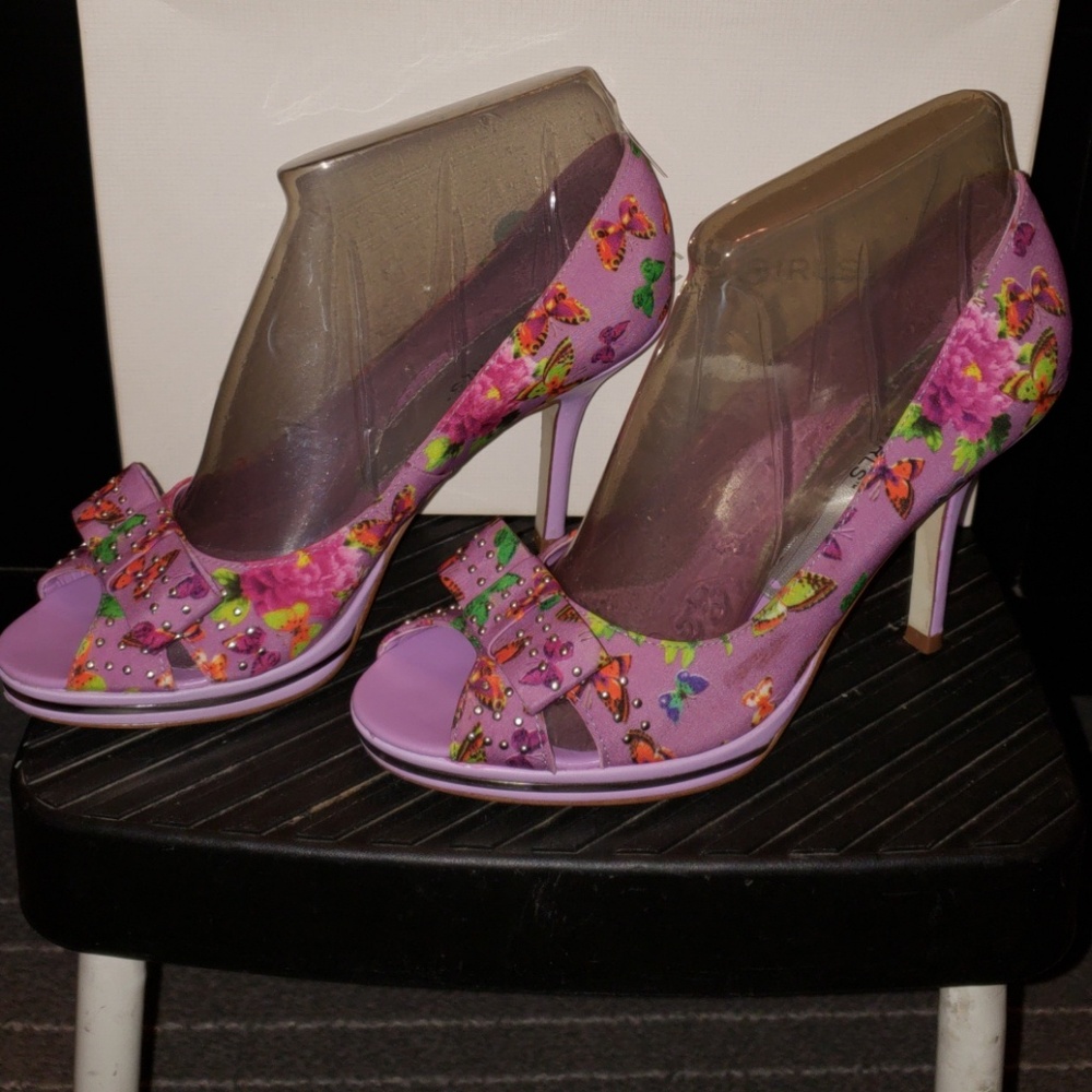 3 and a 1/2 inch platform lilac butterfly pumps